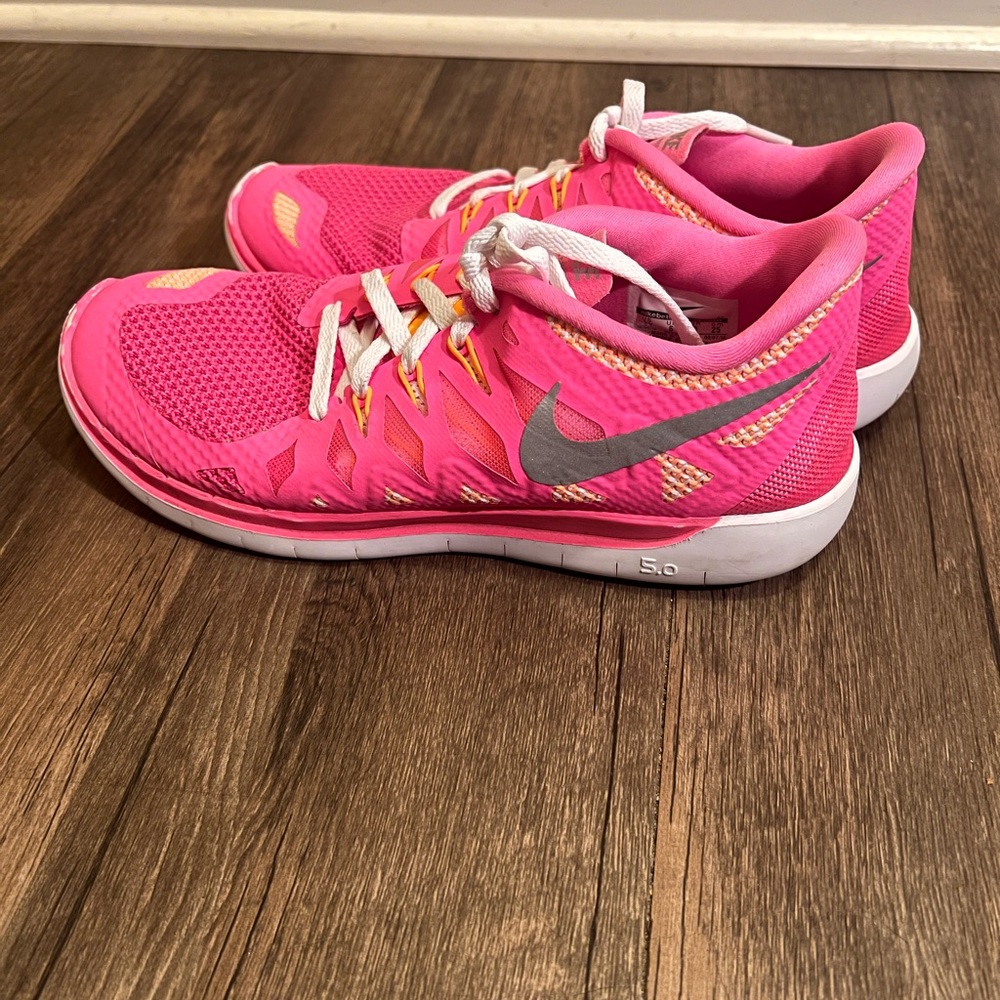 Nike Free Run 5.0. 7 Youth/ Women's Size 8.5. Pink & Peach